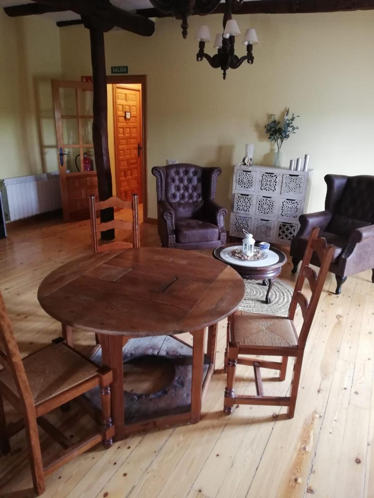 Hotel Restaurante Agapio De Tresnino Кінтанілья-де-Онесімо Екстер'єр фото